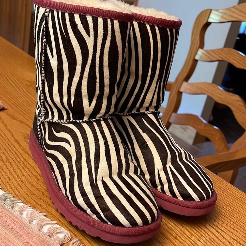 Ugg boots  zebra  striped Excellent condition no wear size 6